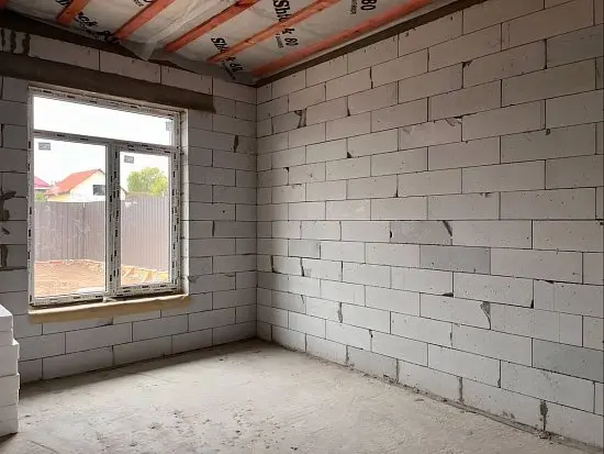 Дом из газобетона-2: перекрытия, крыша и отделка — что важно учесть после возведения стен