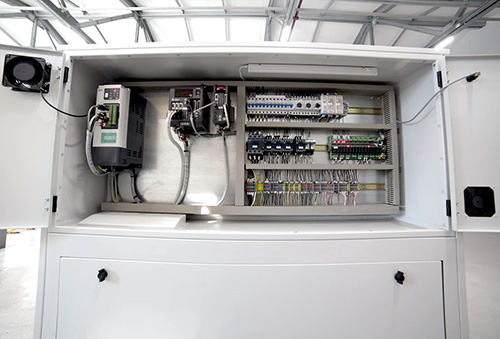 Трехосевой фрезерный центр КВАНТ MG-1