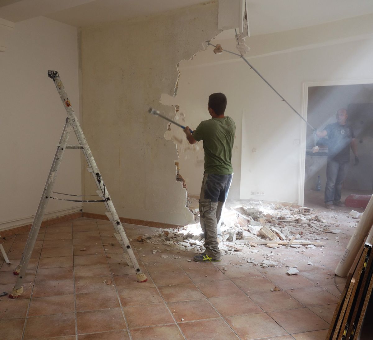 Демонтаж станет стартовым этапом на вторичке 6c52196a4462979fa87e904cf2233e55.jpg