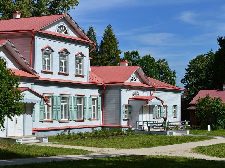 Усадьба Абрамцево с деревянным фасадом 7321a9cb3a1cd5a2221130740047ad5f.jpg