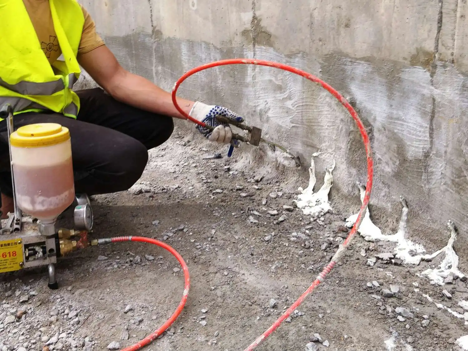 Метод инъекцирования надежно защитит фундамент