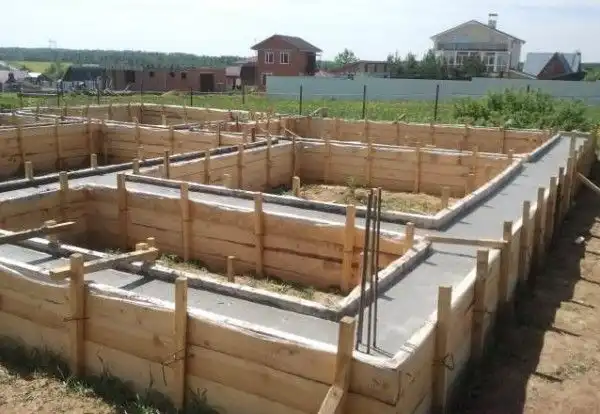 Ленточный фундамент очень популярен c6c6e87cc1dad26be4a3f7ccba8137fd.jpg